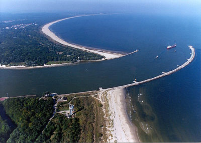 What is the largest island occupied by Świnoujście?