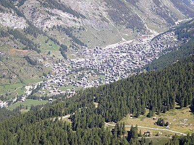 How many people in Zermatt were born in the town?
