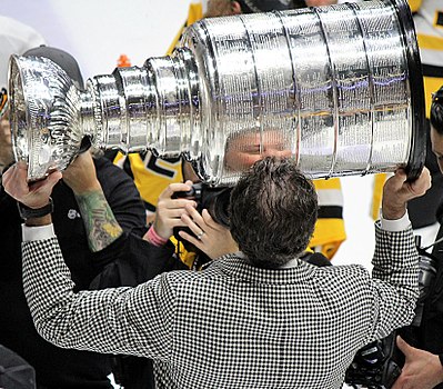 Which year did Lemieux lead the Penguins to their first Stanley Cup under his ownership?