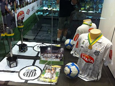 How many goals did Santos FC score to become the first team to reach the milestone of 10,000 goals?