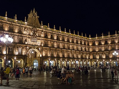 What architectural style is Salamanca's New Cathedral?