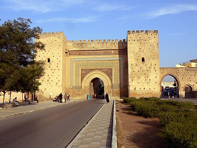 Who was the ruler that made Meknes a capital city?