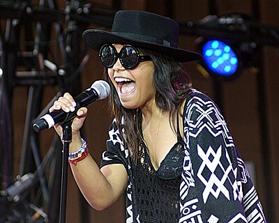 Who did Fefe Dobson re-sign with during the production of her third studio album, Joy?