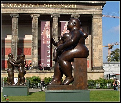 Where did Botero move from to start creating sculptures?