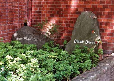 Which political ideology heavily influenced Brecht's work?