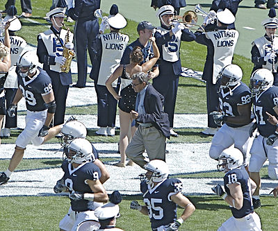 Paterno led Penn State to how many undefeated regular seasons?