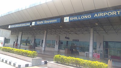 What is the primary mode of transportation in Shillong?