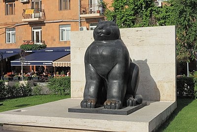 Is Botero's art displayed in privately owned collections?
