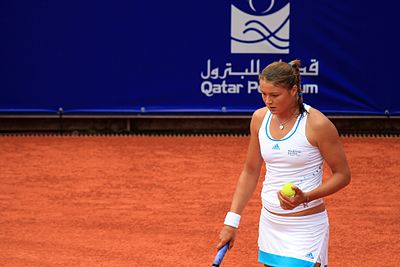 Dinara Safina is the younger sister of which famous tennis player?