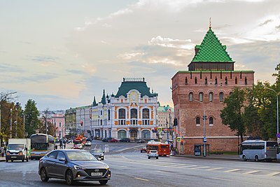 Which Russian federal district does Nizhny Novgorod belong to?