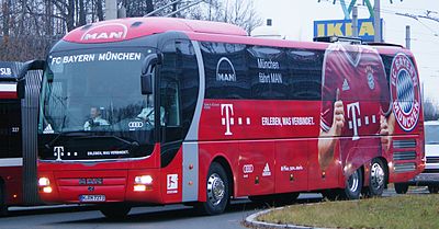 Who of the followings is [url class="tippy_vc" href="#393816"]Oliver Kahn[/url], chairperson of FC Bayern Munich?