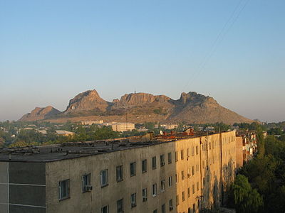 What mountain is near Osh?