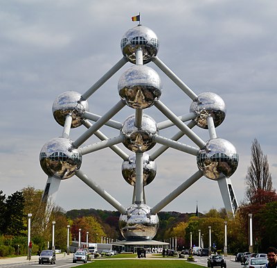 Could you specify the official languages used in Brussels?[br](Select 2 answers)