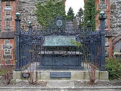 Where was Robert Owen born?