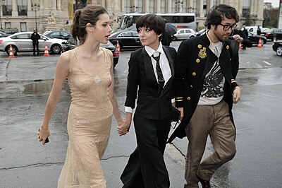Which band did Sean form with Charlotte Kemp Muhl?