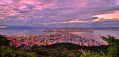 Which university is located in Florianópolis?
