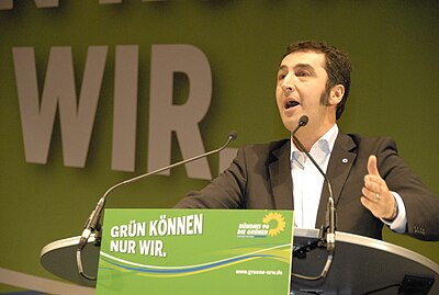 Who was Cem Özdemir's co-chair in the Green Party after Claudia Roth?