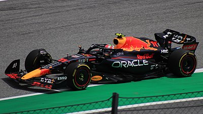 How long is Sergio Pérez's current contract with Red Bull Racing?