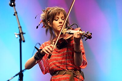 What style of dance does Lindsey Stirling incorporate into her performances?