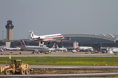 What is American Airlines' largest hub?