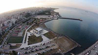 What natural disaster heavily damaged İskenderun in February 2023?