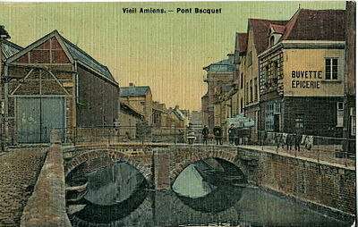 Which Amiens dessert is made of chocolate and orange curved biscuits?