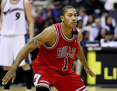Derrick Rose tore his right meniscus in which year?