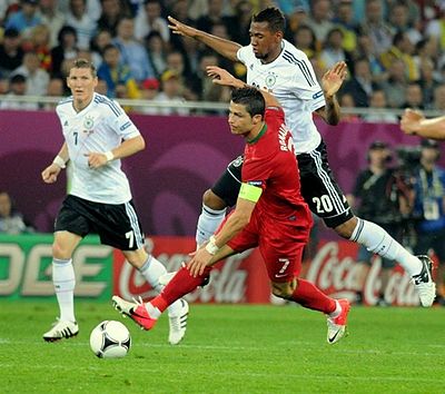 How many UEFA Europa League semi-finals did Jérôme Boateng help Hamburger SV reach?
