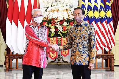 What unique method did Joko Widodo introduce as governor of Jakarta to improve local politics?