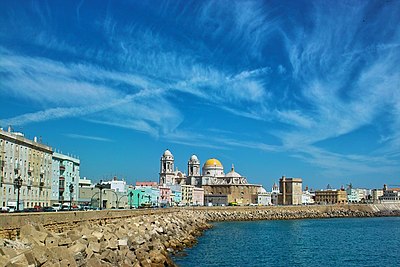 What is the male population of Cádiz? [br] (information updated in 2019)