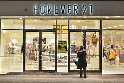 What type of clothing does Forever 21 primarily sell?
