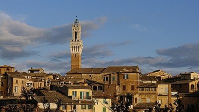 In which century did Siena's banking center decline?