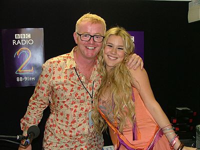 At what age did Joss Stone become the youngest British female singer to top the UK Albums Chart?