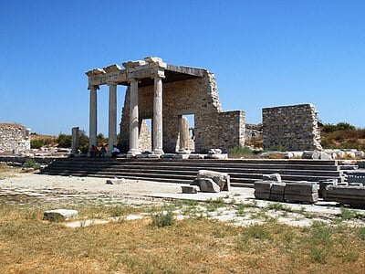 Which ancient civilization influenced Miletus during the early and middle Bronze Age?