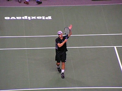 How many times did Roddick finish in the year-end top-5 singles ranking?