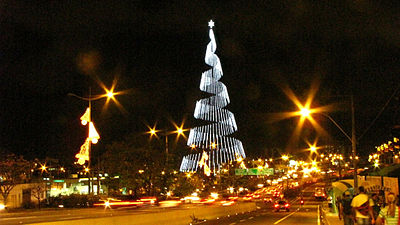 What is the name of the famous Natal landmark shaped like a giant cashew tree?