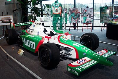 Which racing category did Tony Kanaan compete in from 1998 to 2002?