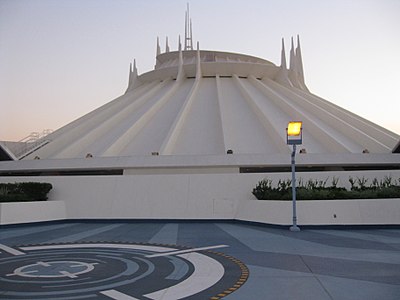 Disneyland has won the Star On Hollywood Walk Of Fame award.[br]Is this true or false?