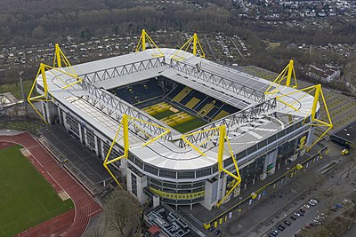 Who was Borussia Dortmund's head coach between 2020 - 2021?