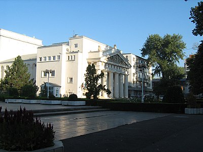 What is the name of the main museum in Galați?