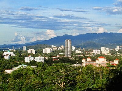 What is the distance between Kota Kinabalu and Kinabalu Park?