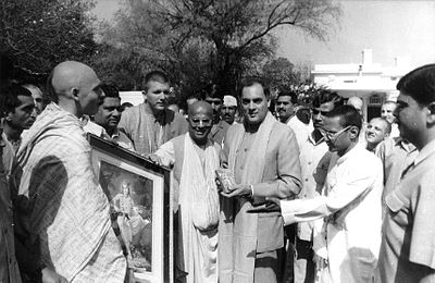 What was Rajiv Gandhi's profession before entering politics?