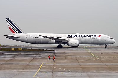 What type of aircraft does Air France use on long-haul routes?