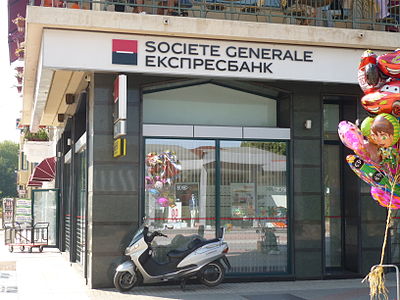 How many employees does Société Générale have approximately?