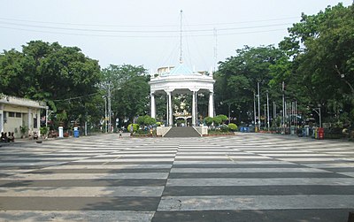 What is the total area of Bacolod in square miles?