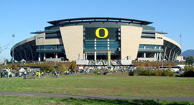 What is the seating capacity of Autzen Stadium, the home of the Oregon Ducks?