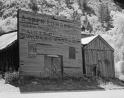 In what decade did Aspen experience its first population boom?