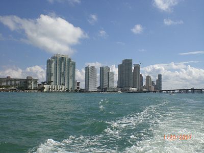 What separates Miami Beach from the mainland city of Miami?