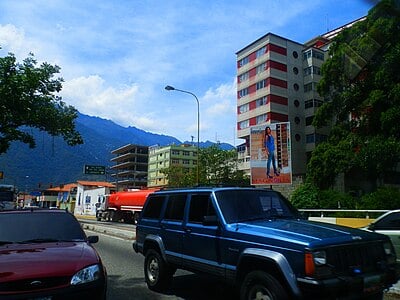 What is the highest peak in Venezuela, visible from Mérida?