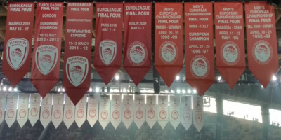How many sports departments does Olympiacos CFP have?